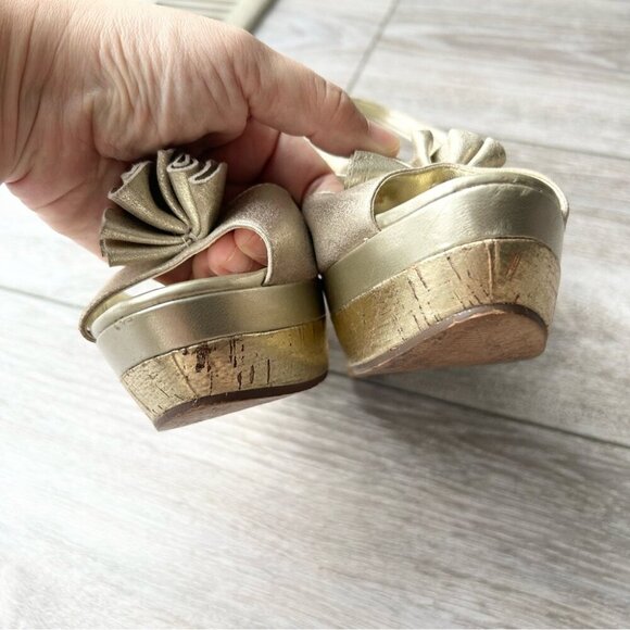 Guess Pewter Metallic Wedge Ankle Strap Peep Toe Heels Shoes Buckle - Picture 4 of 15